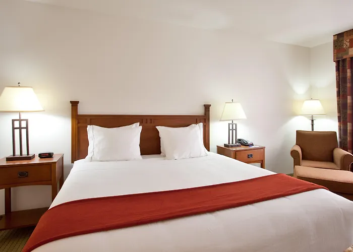 Express & By Ihg Mattoon