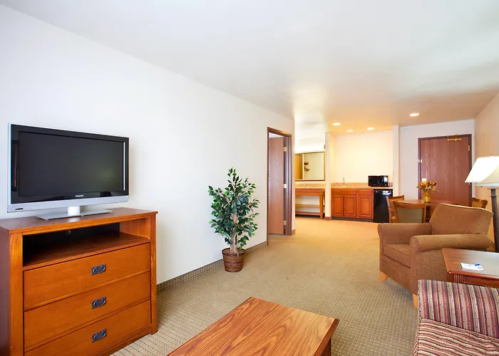 Express & By Ihg Mattoon