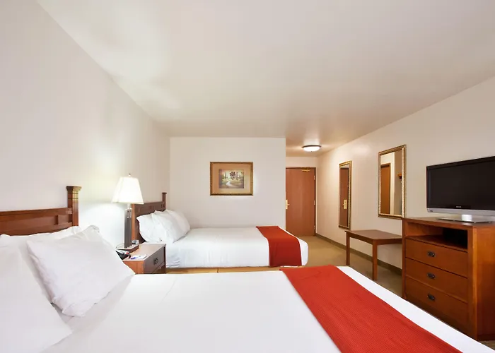 Express & By Ihg Hotel 2*
