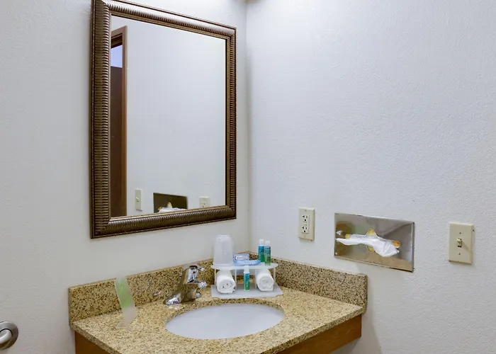 Express & By Ihg 2* Mattoon